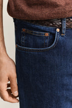 Load image into Gallery viewer, GANT - Regular Clean Wash Jeans, Mid Blue