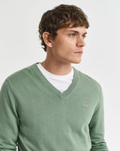 Load image into Gallery viewer, GANT - Classic Cotton V-Neck, Green