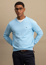 Load image into Gallery viewer, Fynch Hatton - V Neck, Light Blue