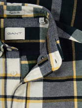 Load image into Gallery viewer, GANT - Reg Flannel Check Shirt, Tartan Green
