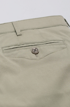 Load image into Gallery viewer, Meyer - Chicago Chinos, Light Green
