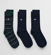 Load image into Gallery viewer, GANT - Sheild Tie Stripe Socks3-Pack Gift Box, Tartan Green
