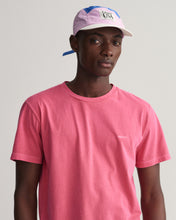 Load image into Gallery viewer, GANT - Sunfaded T-Shirt, Magenta Pink
