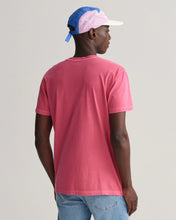 Load image into Gallery viewer, GANT - Sunfaded T-Shirt, Magenta Pink
