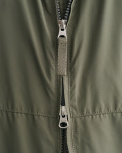Load image into Gallery viewer, GANT - Light Windshielder, Green Ash
