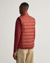 Load image into Gallery viewer, GANT - Light Down Gilet, BURGUNDY
