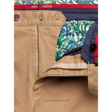 Load image into Gallery viewer, Meyer - Soft Cotton Oslo Chino, Camel
